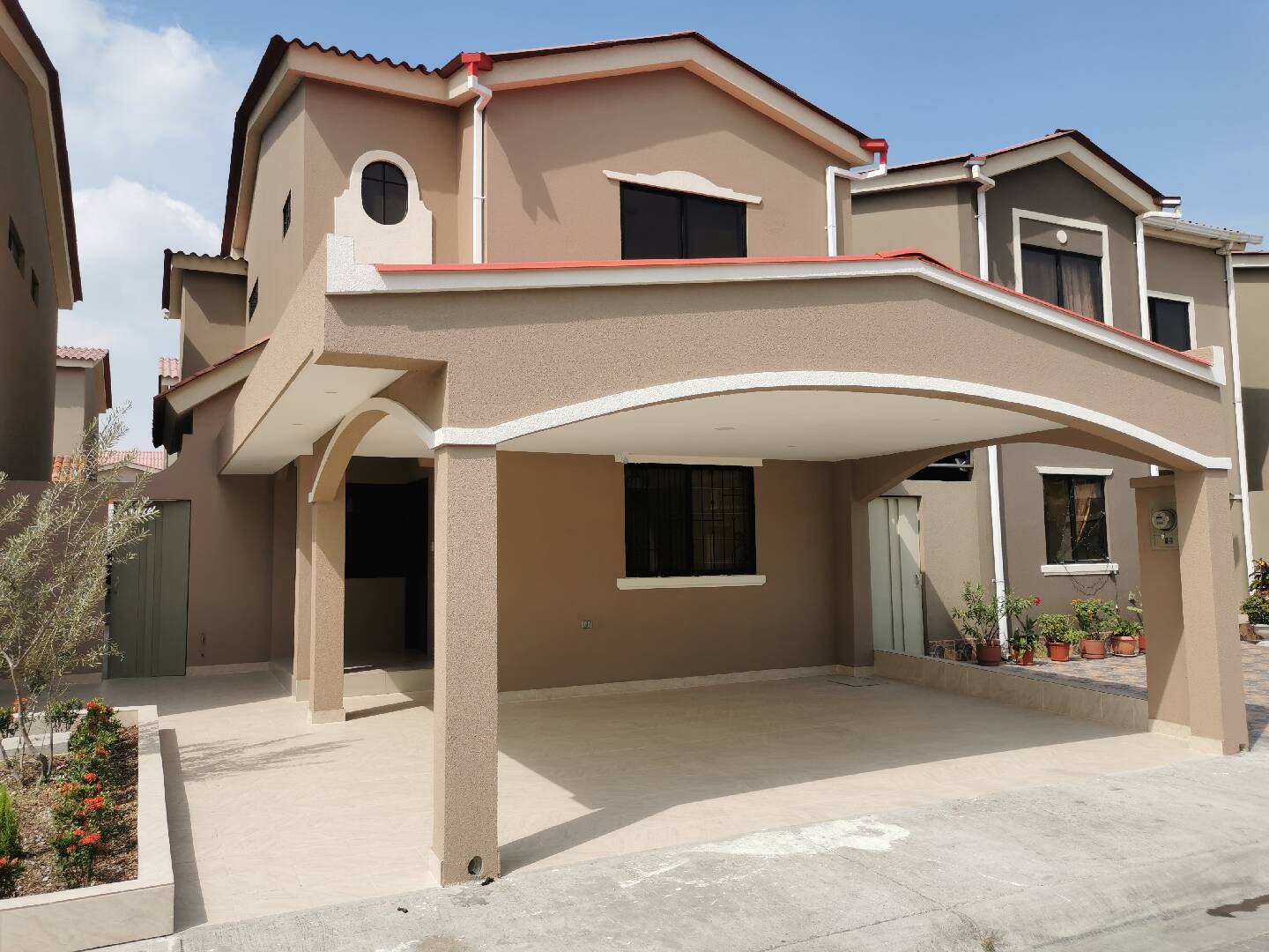 #1183 - Casa para Alquiler en Guayaquil - G