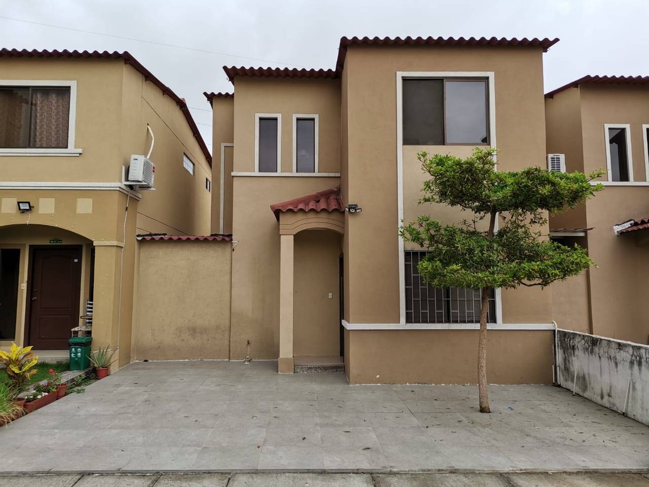 #1341 - Casa para Alquiler en Guayaquil - G