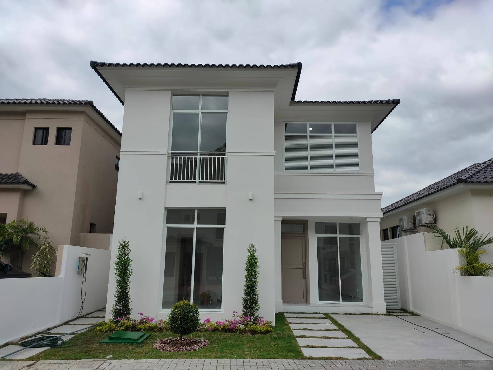 #1883 - Casa para Venta en Guayaquil - G