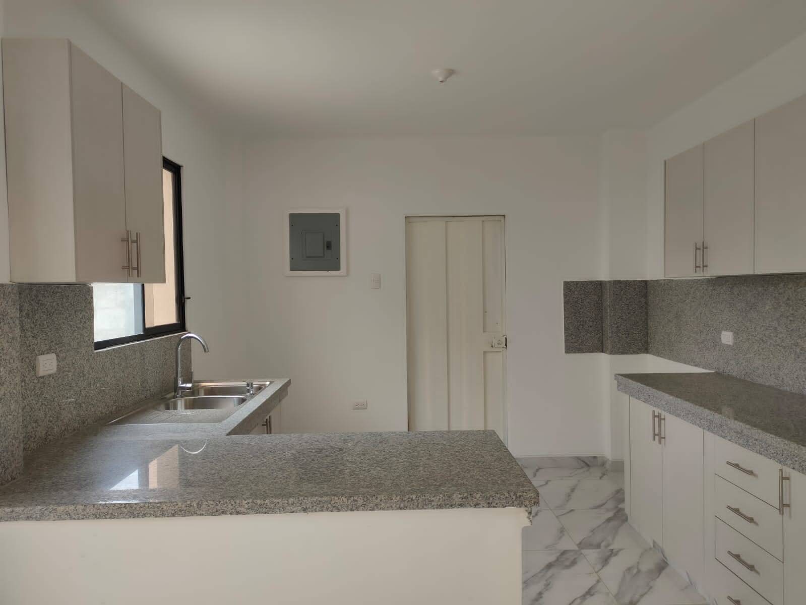 #2042 - Casa para Venta en Guayaquil - G