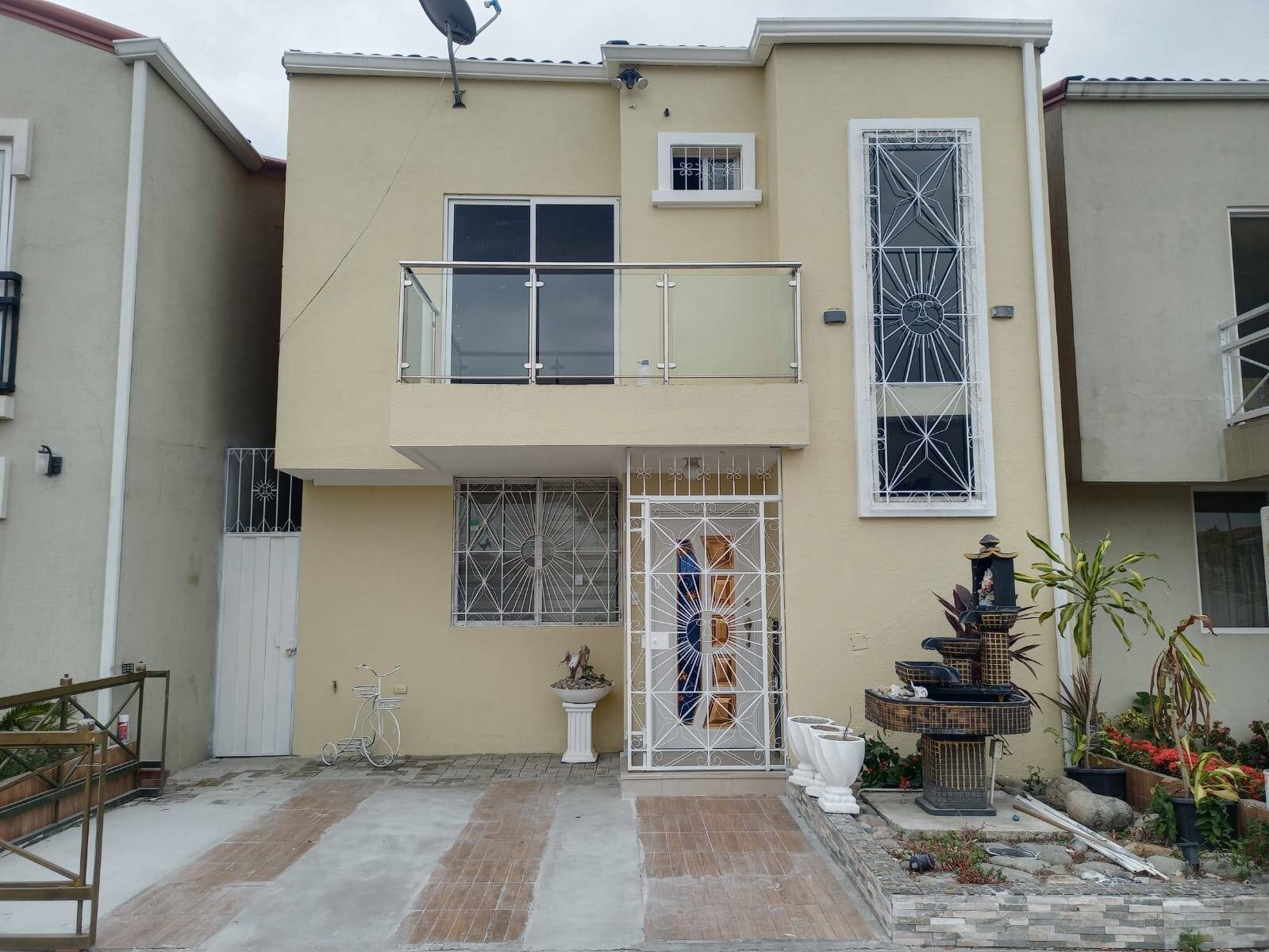 #2049 - Casa para Venta en Guayaquil - G