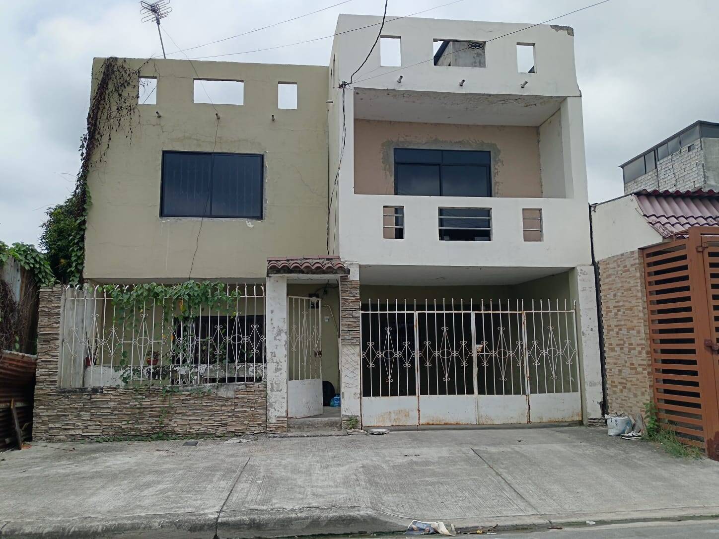#2301 - Casa para Venta en Guayaquil - G