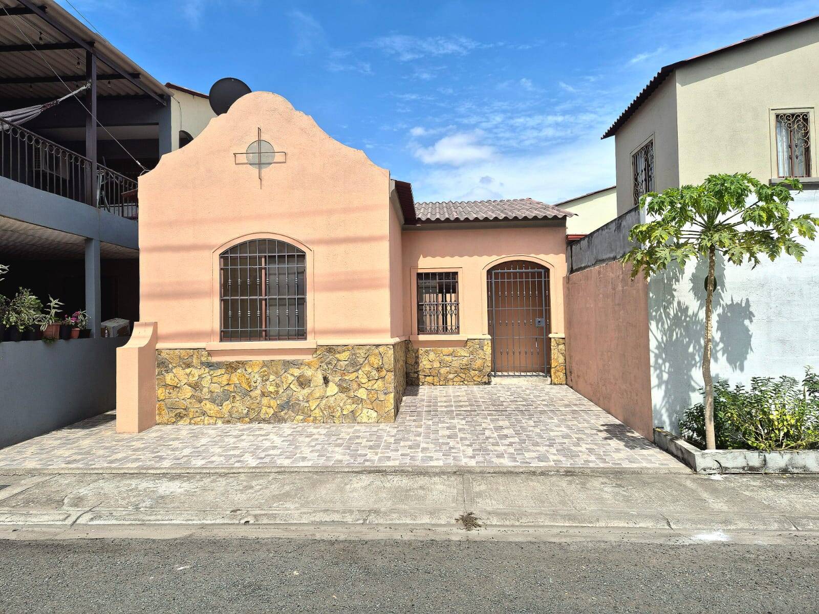 #2419 - Casa para Venta en Guayaquil - G