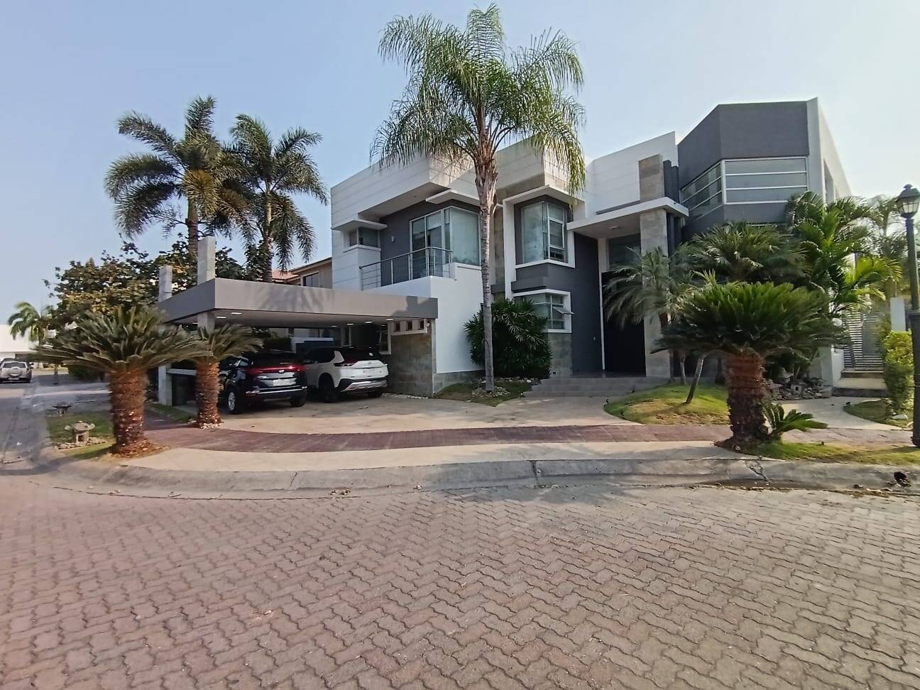 #2442 - Casa para Venta en Guayaquil - G