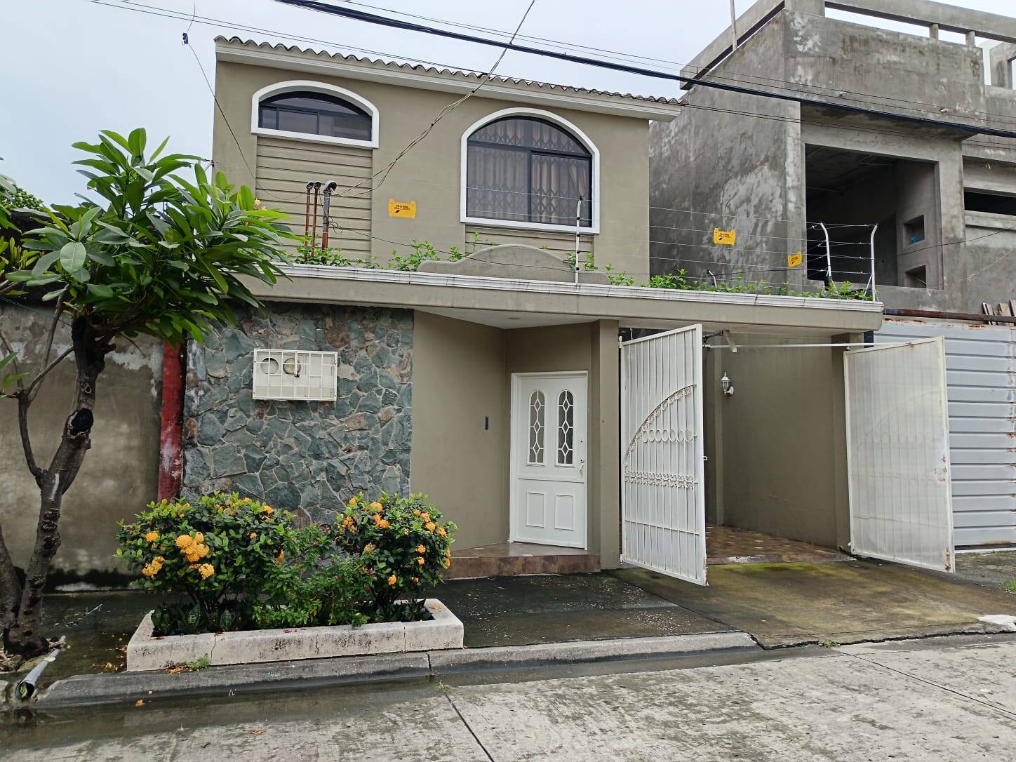 #2516 - Casa para Venta en Guayaquil - G