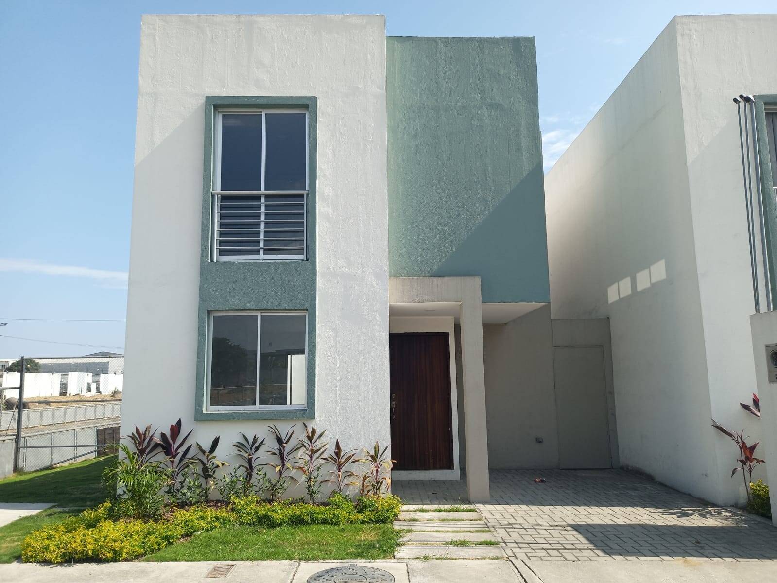 #2586 - Casa para Venta en Guayaquil - G