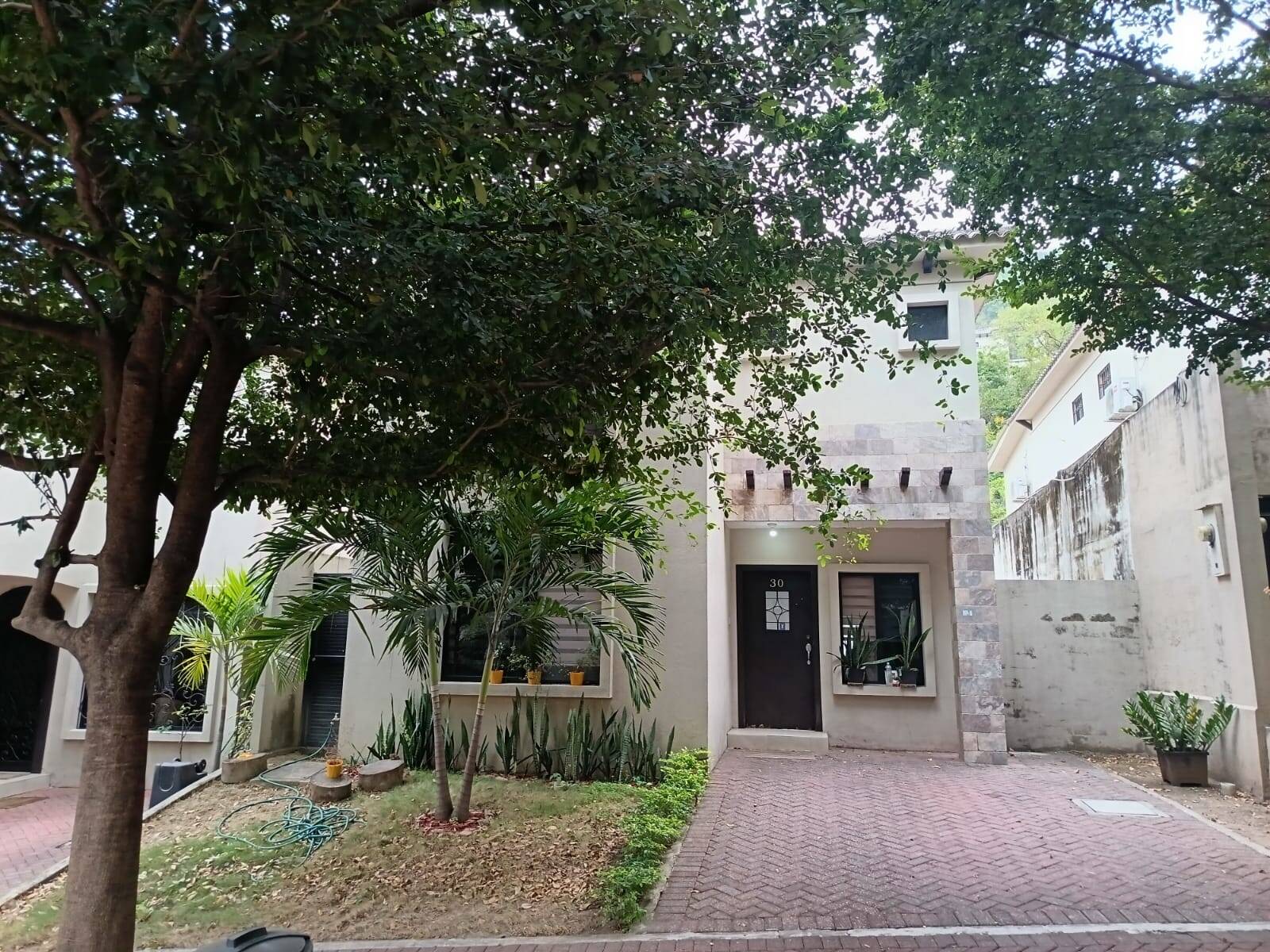 #2599 - Casa para Alquiler en Guayaquil - G