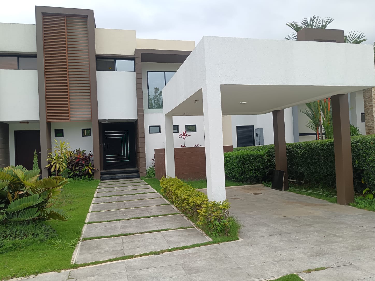 #2704 - Casa para Alquiler en Guayaquil - G