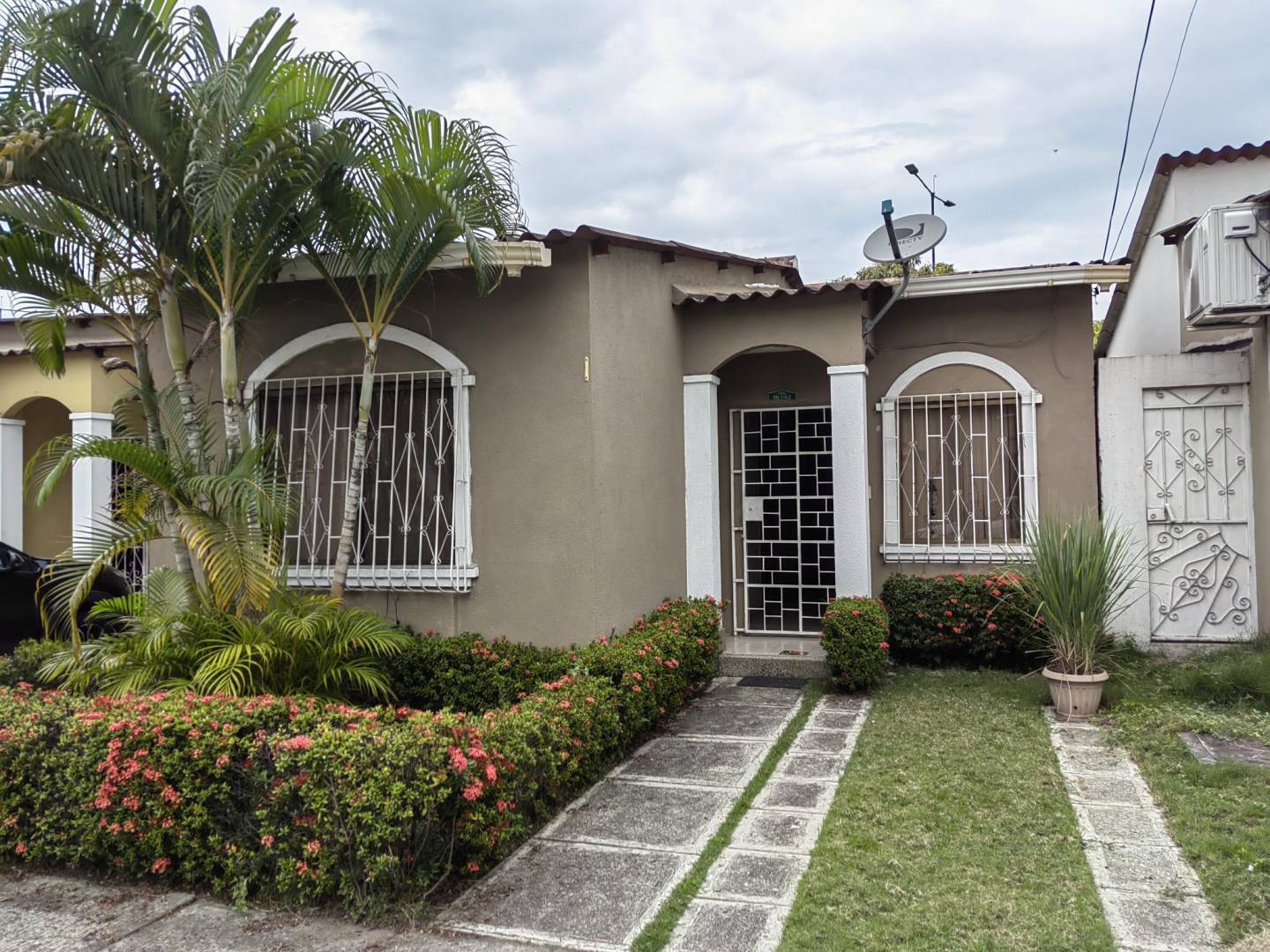 #2711 - Casa para Alquiler en Guayaquil - G