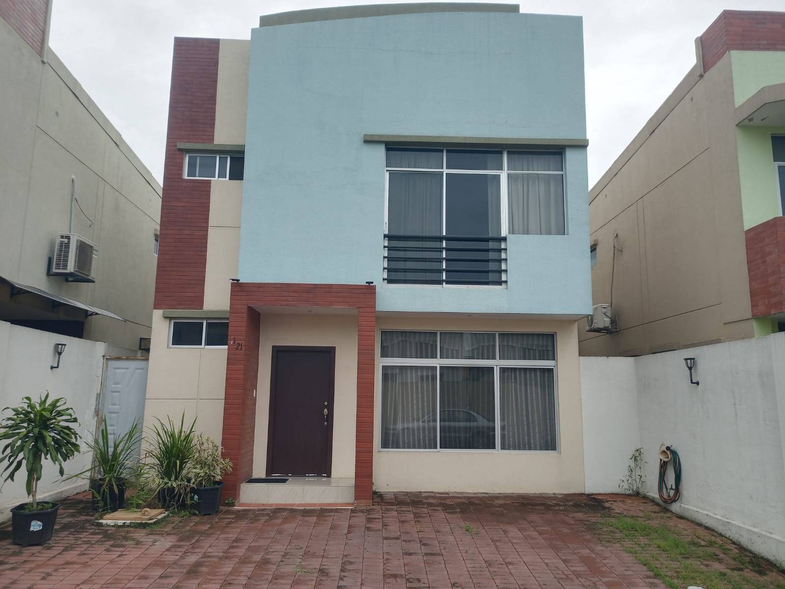 #2718 - Casa para Alquiler en Guayaquil - G