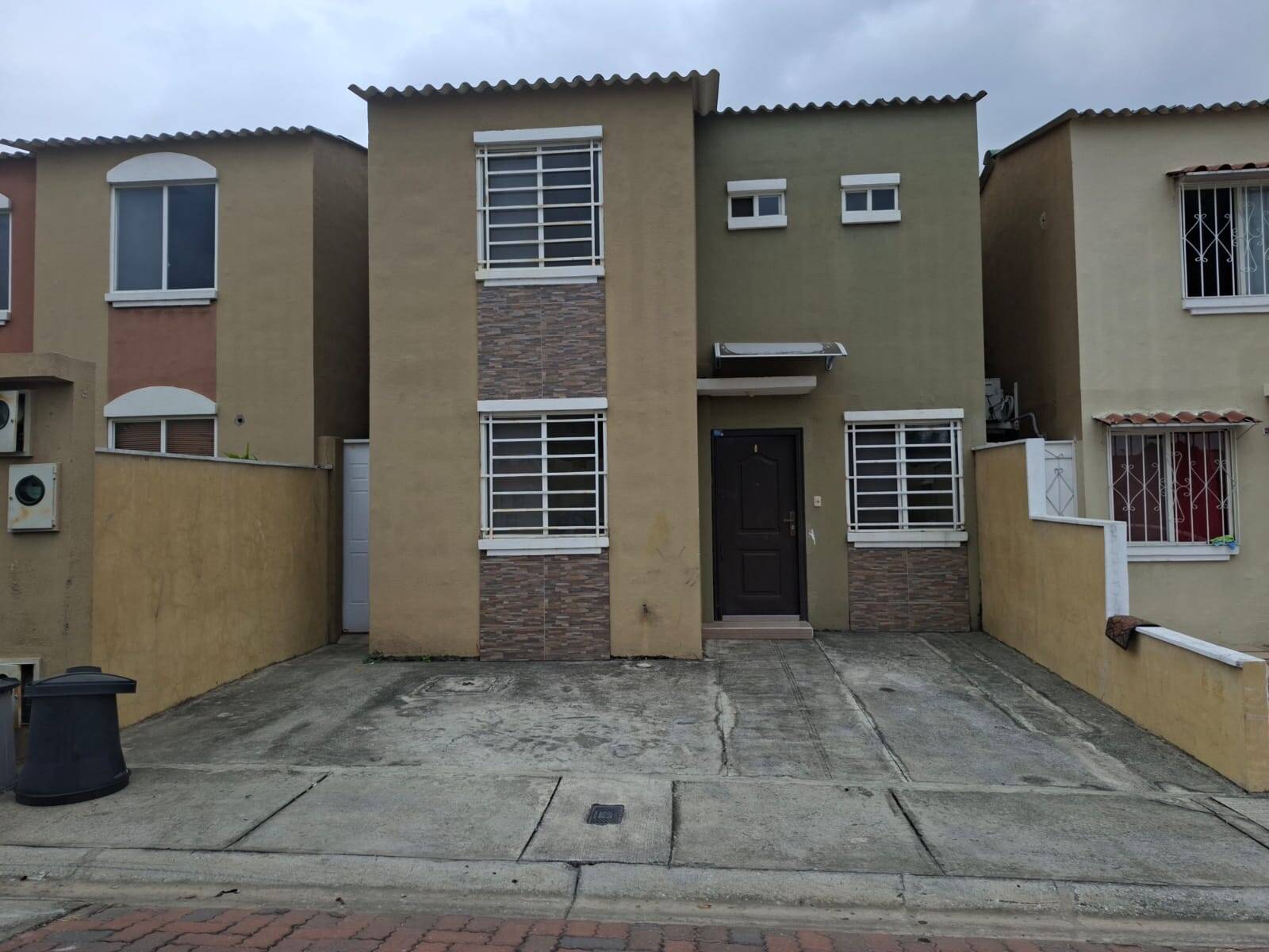 #2796 - Casa para Alquiler en Guayaquil - G