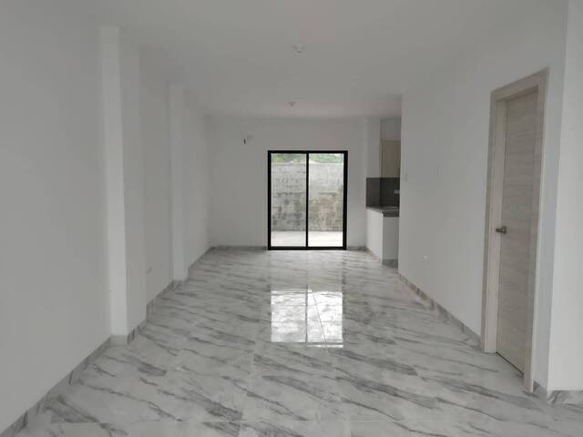 #1814 - Casa para Venta en Guayaquil - G - 2