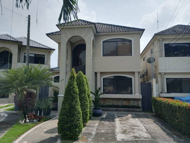 #1880 - Casa para Venta en Guayaquil - G - 1