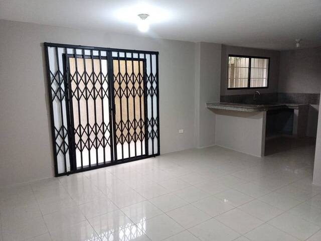 #1965 - Casa para Alquiler en Guayaquil - G