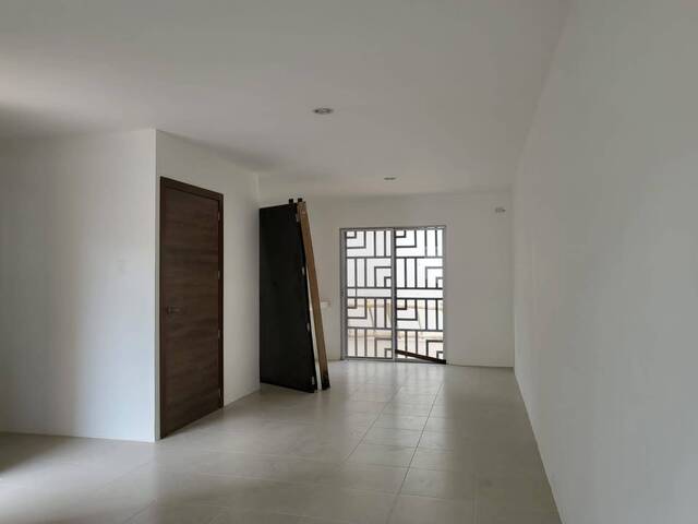 #1988 - Casa para Alquiler en Guayaquil - G
