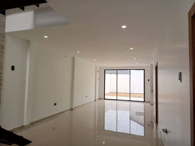 #2065 - Casa para Venta en Guayaquil - G - 2