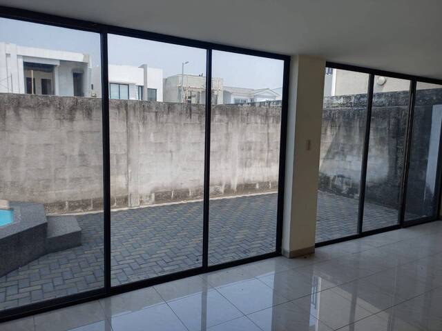 #2385 - Casa para Venta en Guayaquil - G