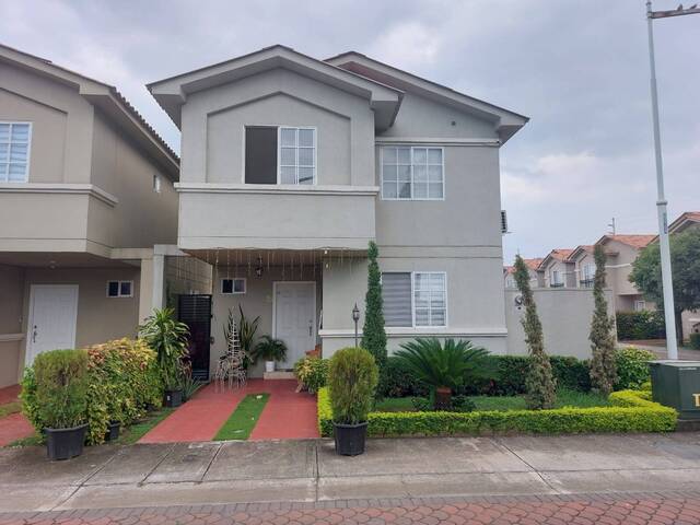 #2525 - Casa para Venta en Guayaquil - G - 1