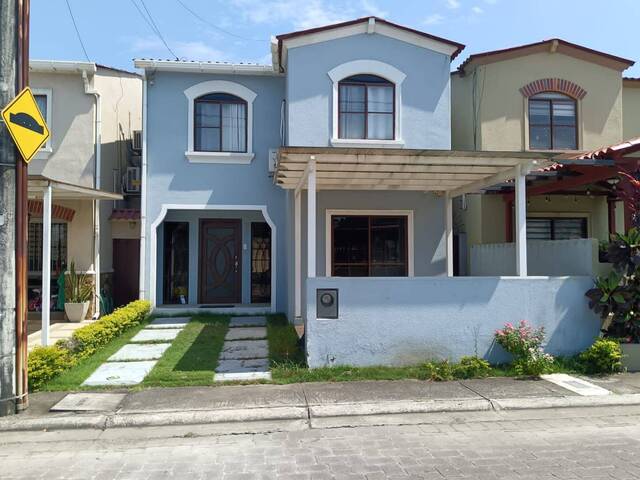 Venta en Urbanización La Rioja - Guayaquil