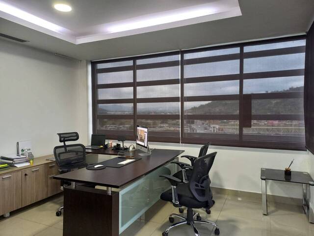 Venta en Edificio River Plaza, frente a La Joya - Guayaquil