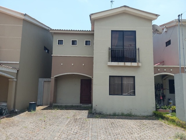 Venta en Urbanización Plaza Madeira - Guayaquil