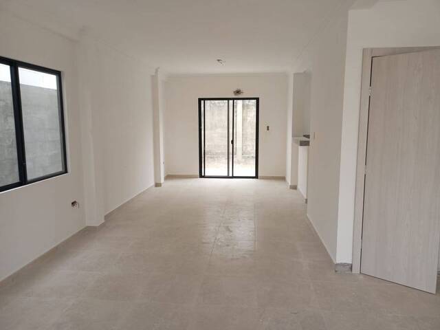 #2677 - Casa para Venta en Guayaquil - G - 2