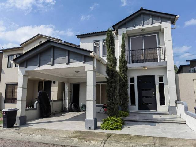 #2698 - Casa para Venta en Guayaquil - G - 1