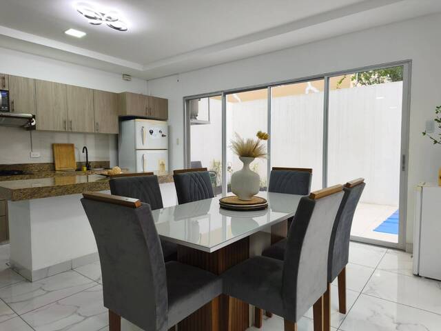 Alquiler en Urbanización Santa Cecilia - Guayaquil