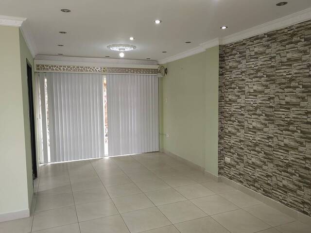 #2049 - Casa para Venta en Guayaquil - G